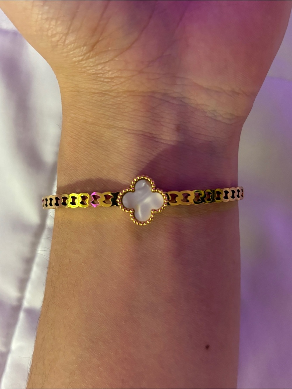 Beautiful Gold Clover Bangle Bracelet
